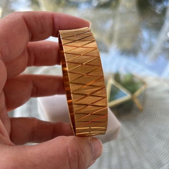 Vintage Monet Wide Bangle Bracelet Gold tone Cross cut face #433 - Picture 3 of 7